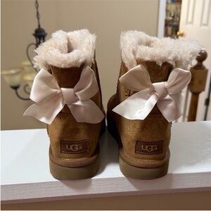 UGG womens Chestnut Bailey Bow II Shearling Boots - Chestnut